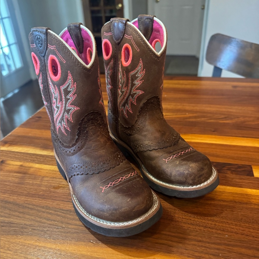 Ariat girls cowboy western boots, pink size 13